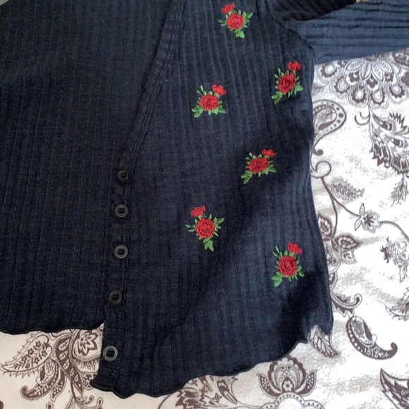 Brand Self esteem size XS color black with red roses - Picture 3 of 5